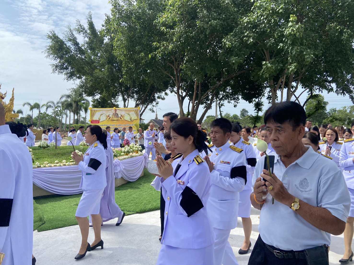 title - วันที่ 10 กรกฎาคม 2569 ณ วัดศรีเงินเจริญสุข ตำบลโนนห้อม อำเภอเมืองปราจีนบุรี จังหวัดปราจีนบุรี นายวิทูล ประดิษฐบุญ ปฏิรูปที่ดินจังหวัดปราจีนบุรี มอบหมายให้ ข้าราชการ และเจ้าหน้าที่ ส.ป.ก.ปราจีนบุรี เข้าร่วมพิธีปลูกพระศรีมหาโพธิทศมราชบพิตร